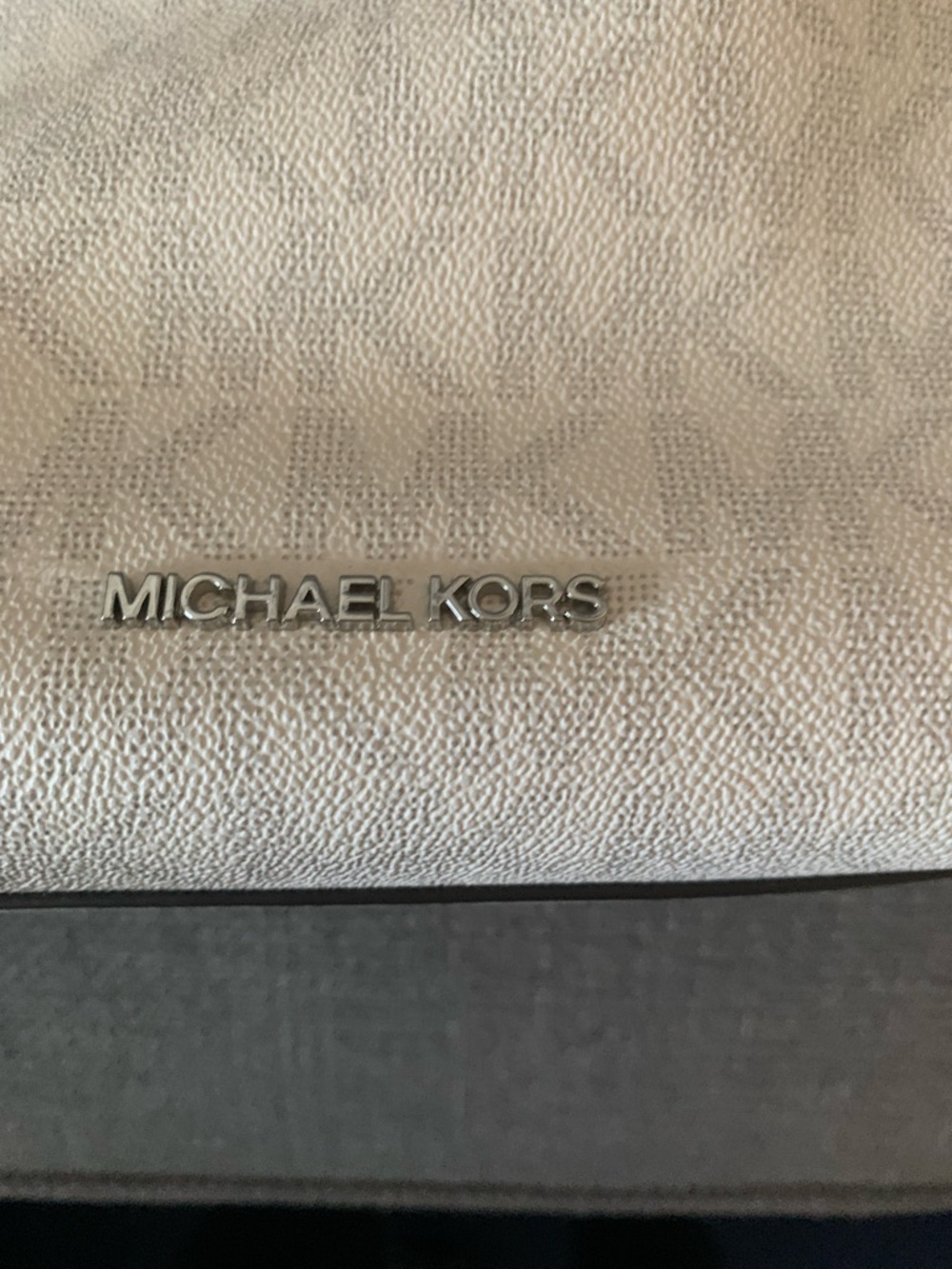 Michael Kors Cream Signature Tote with Gold Logo - Picture 4 of 10